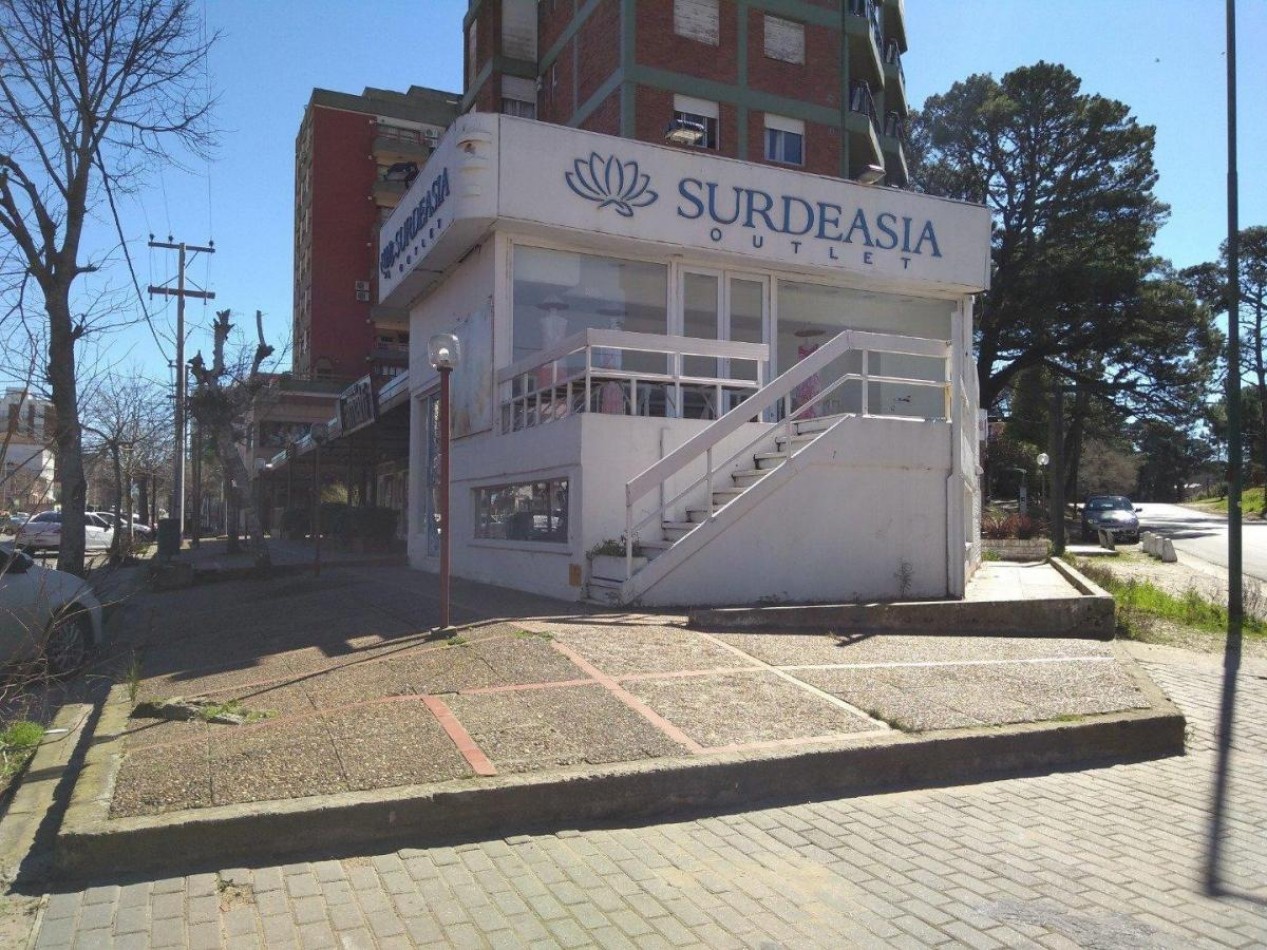 Venta - Locales en Constitucion y De las Artes, Pinamar