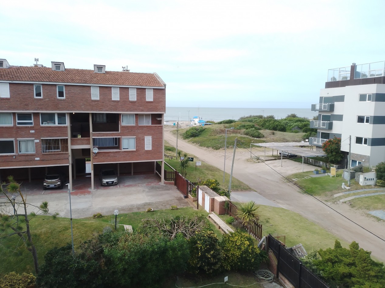 Hermoso departamento con vista al mar, 3 ambientes, gas natural, cochera, zona Muelle 