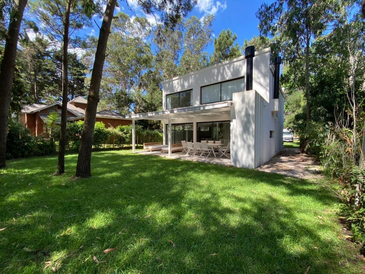 CASA A ESTRENAR, EXCELENTE UBICACION entrada a CARILO