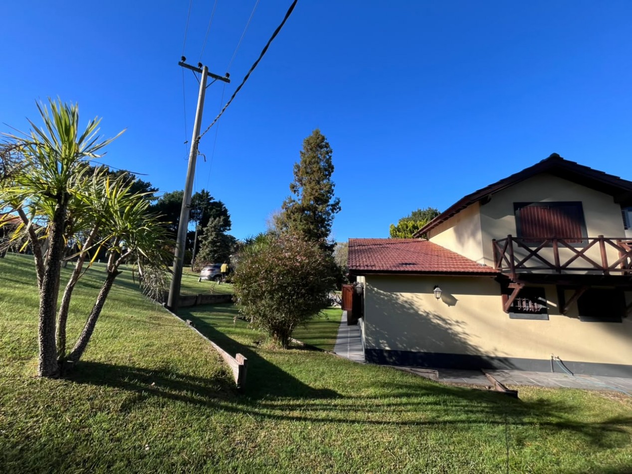 Venta de Casa 5 ambientes en Pinamar cerca del mar y centro comercial (cuenta con Gas Natural )