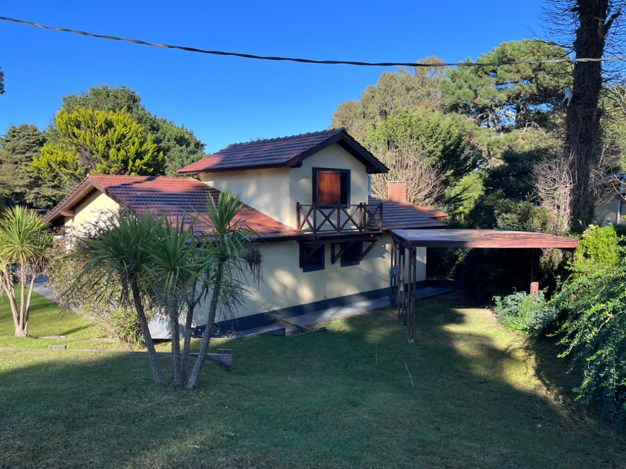 Venta de Casa 5 ambientes en Pinamar cerca del mar y centro comercial (cuenta con Gas Natural )
