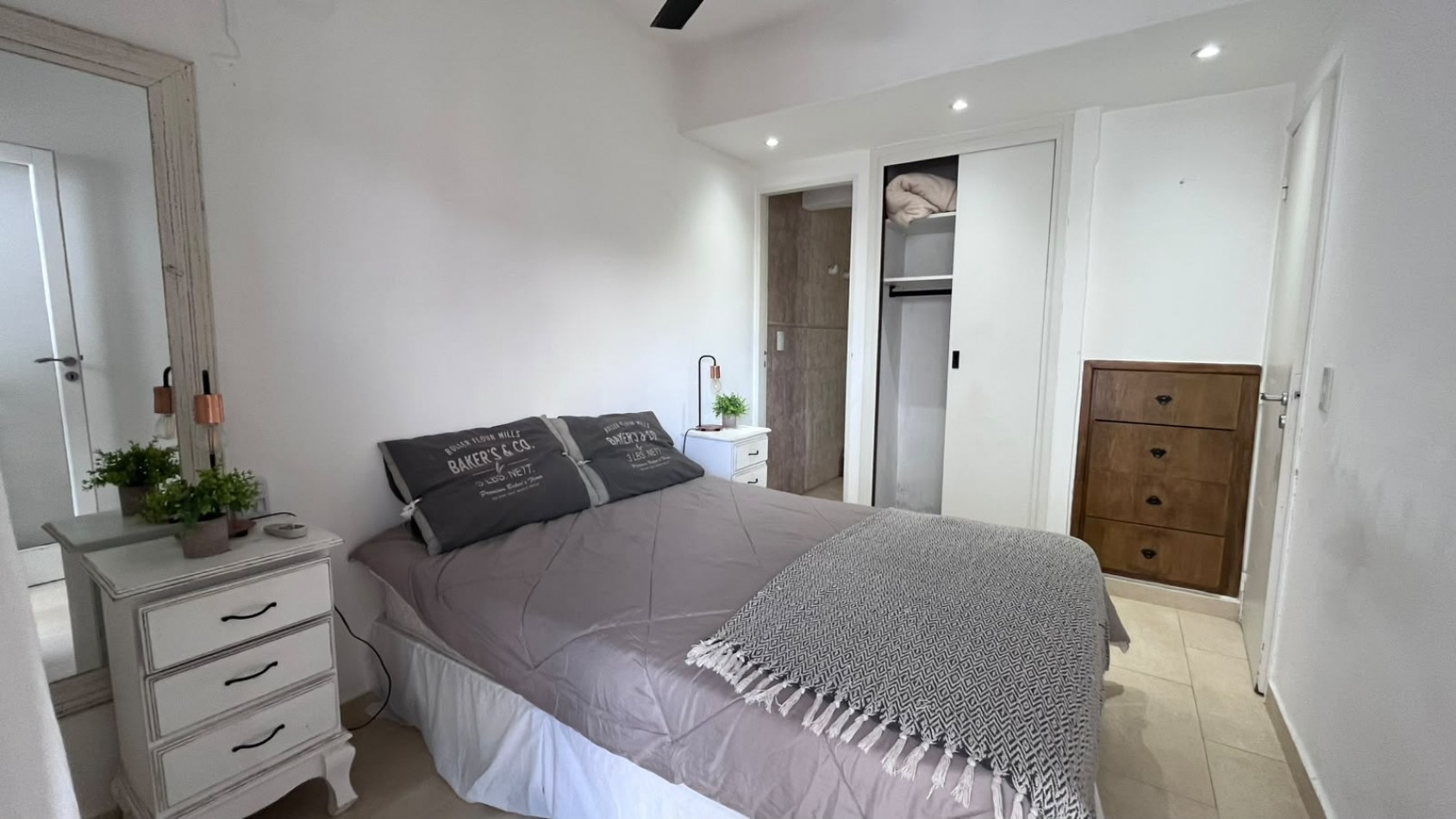 Hermoso departamento con VISTA AL MAR, 3 ambientes c/estacionamiento, Zona Muelle (GAS NATURAL)