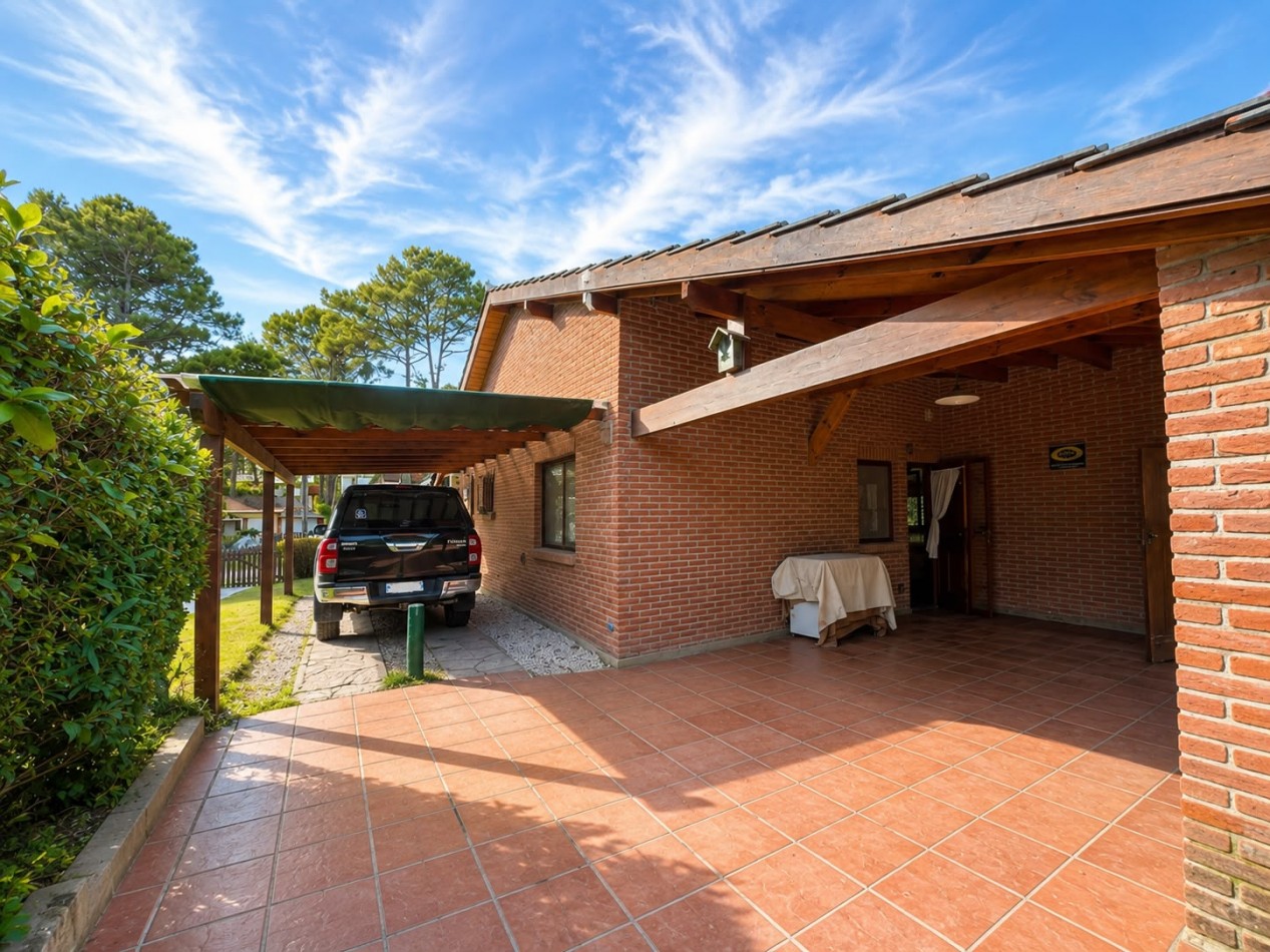 Casa en venta a 200 mts de la playa Valeria del Mar- Pinamar