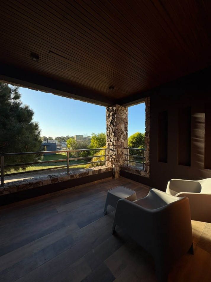 Casa con vista al lago Costa Esmeralda.