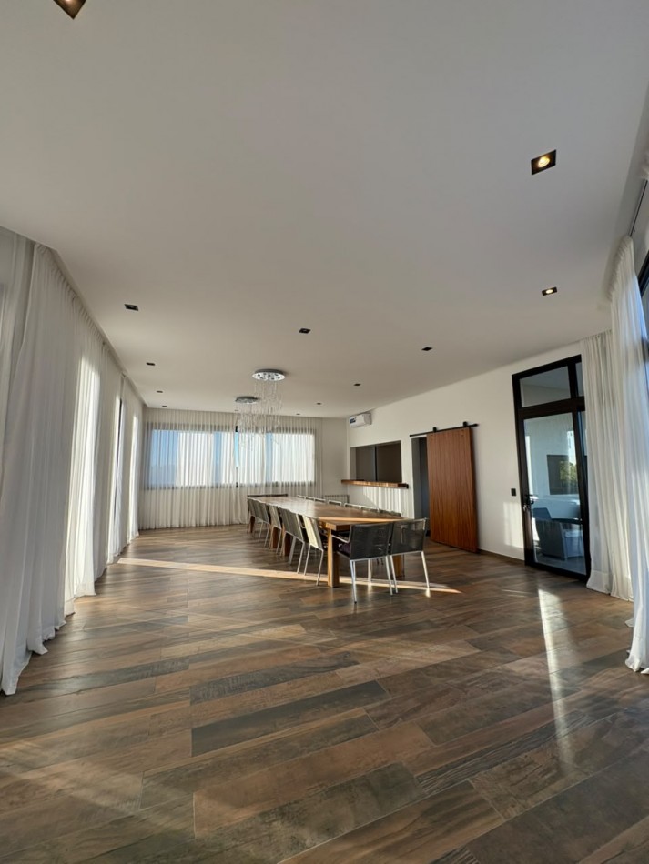 Casa con vista al lago Costa Esmeralda.