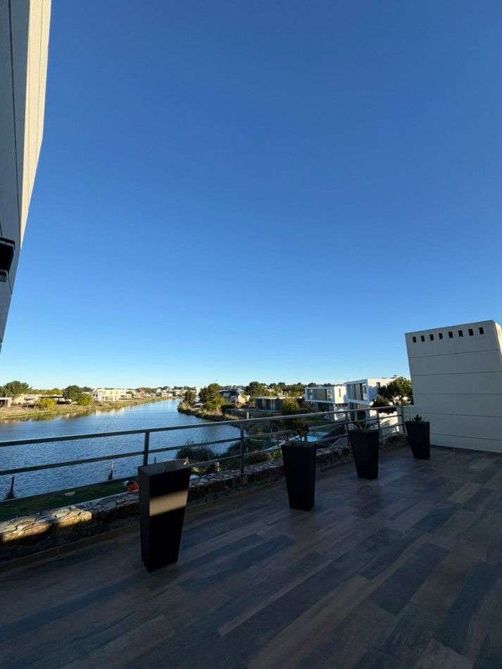 Casa con vista al lago Costa Esmeralda.