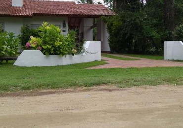 Casa en la calle Betbeder a 800 mts de la playa - Valeria del Mar