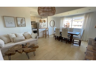 Hermoso departamento con vista al mar, 3 ambientes, gas natural, cochera, zona Muelle 