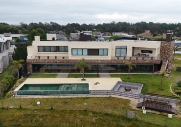 Casa con vista al lago Costa Esmeralda.